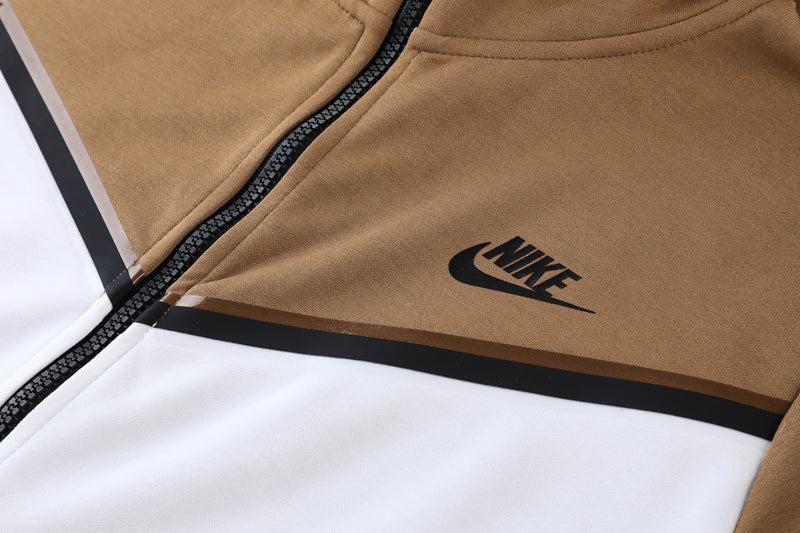 Conjunto Nike Tech Fleece Marrom/Branco