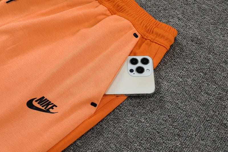 Conjunto Nike Tech Fleece Laranja