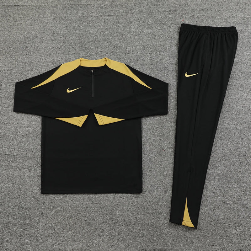 Tracksuit Nike Preto e Dourado