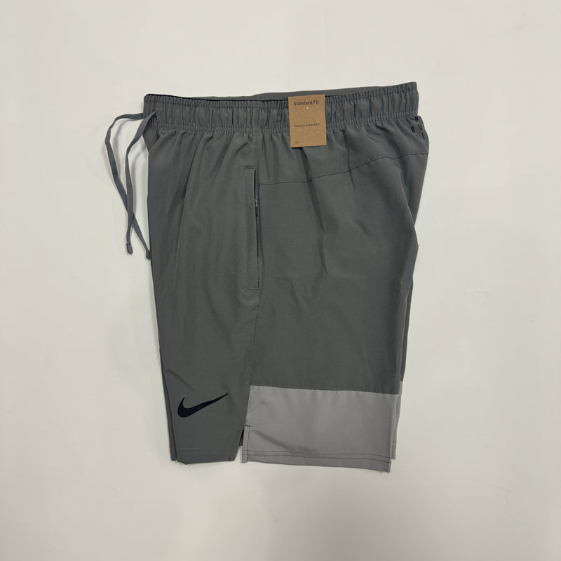 Shorts Nike Cinza